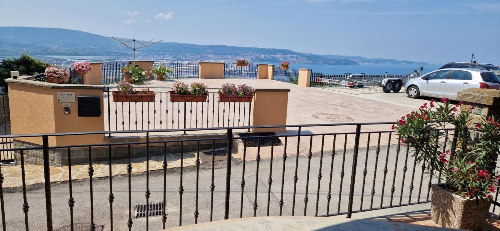 Villa Blue Sky - Hrvatini Koper Bagian luar foto